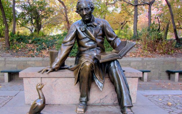 This photograph depicts the Hans Christian Andersen statue in Central Park